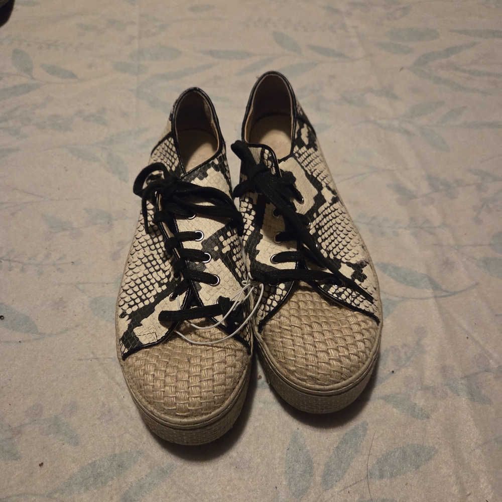 Vince Camuto Black and Cream Snakeskin Flats